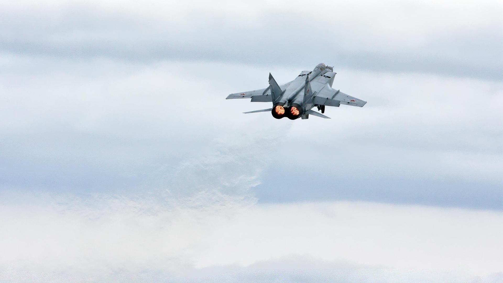 青训输送与联赛战术需求不匹配，青训赛要求