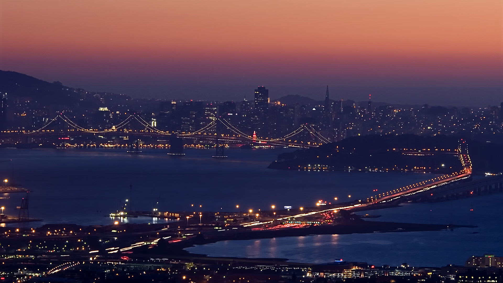 教练鼓励年轻球员大胆尝试在实战中寻找成长与突破机会，教练的鼓励使我更加自信