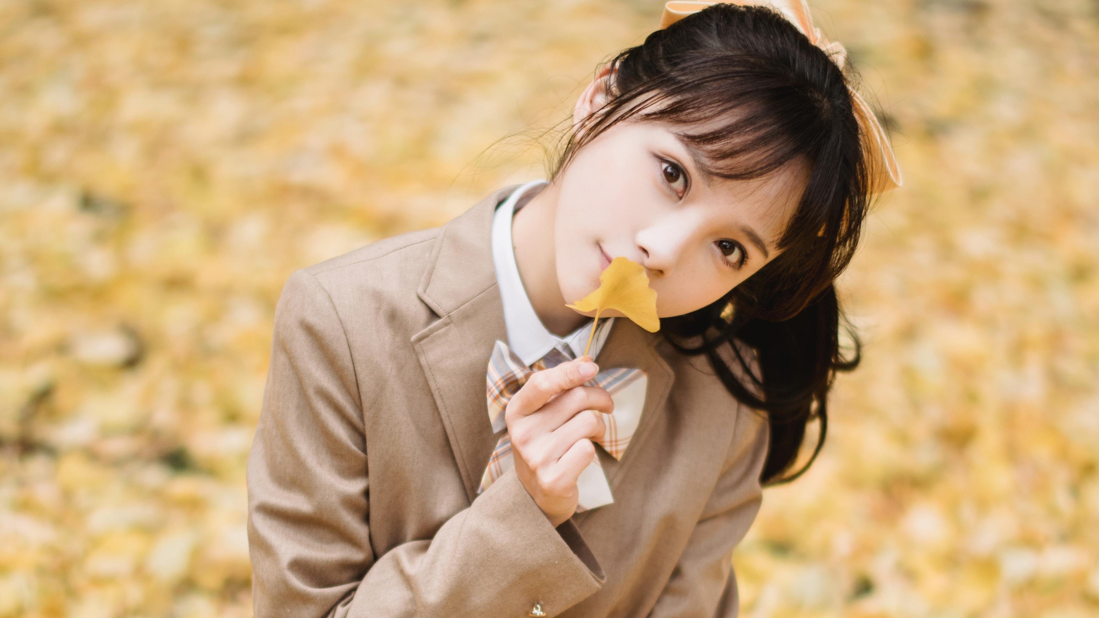 华体会-特色足球商品在国际市场稳步扩大，推动体育产业出口，足球特色展示