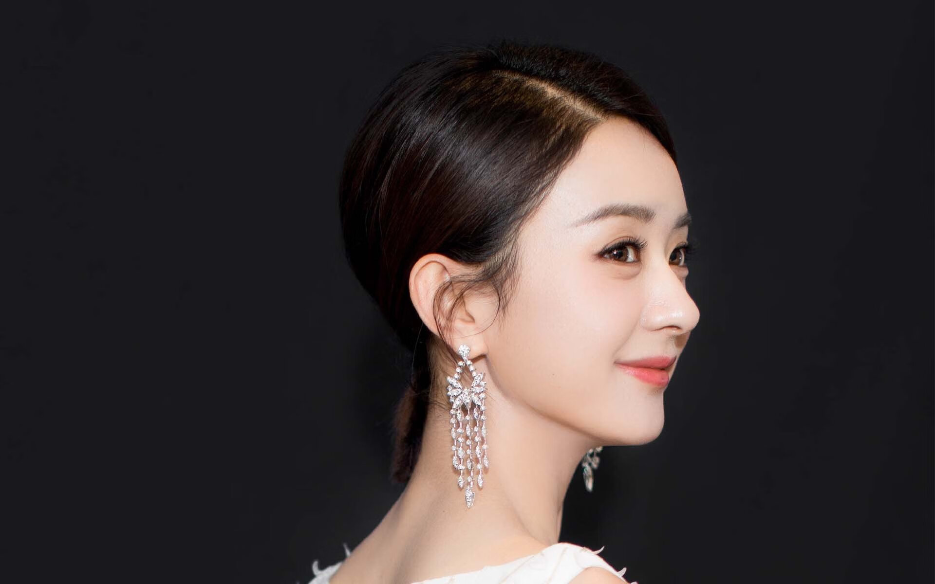 -老鹰场均抢断次数联盟领先防守压力大，老鹰队单场队史得分纪录